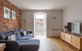 Luxury Apartment Woodsmill View - On The River - With Balcony - Recently Refurbished